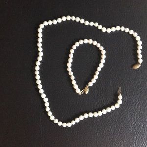 Genuine fresh water pearl necklace and bracelet